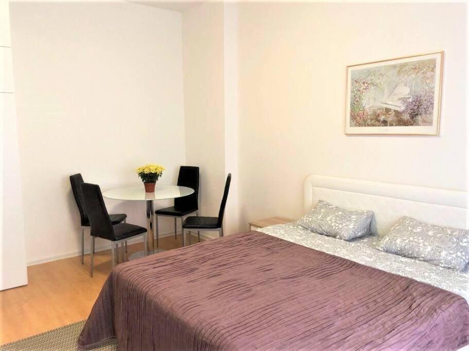 Apartment By The Museum Прага Екстериор снимка